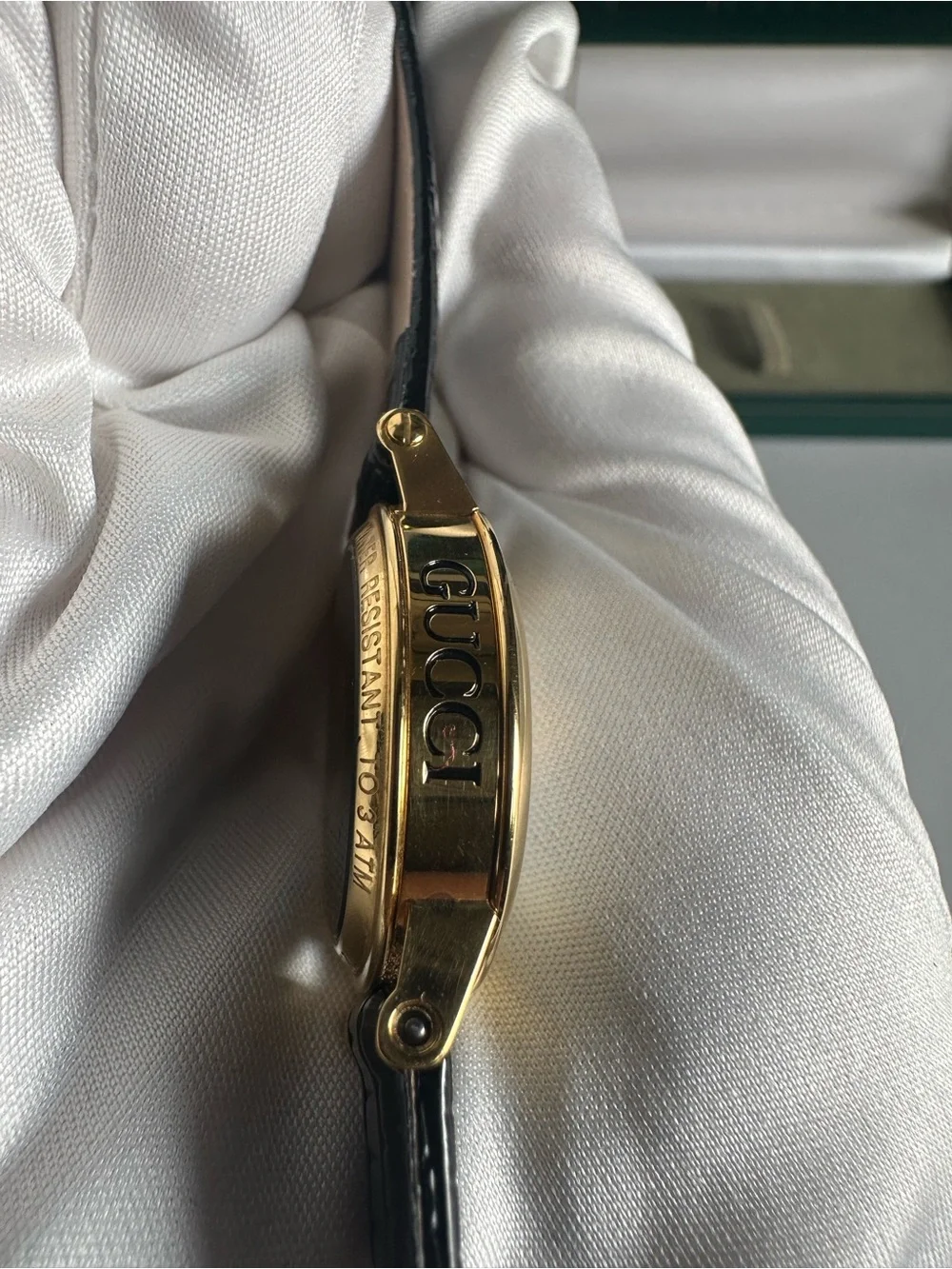Vintage Gucci 2720L Gold Plated Swiss Watch Full Set Box Papers 1995